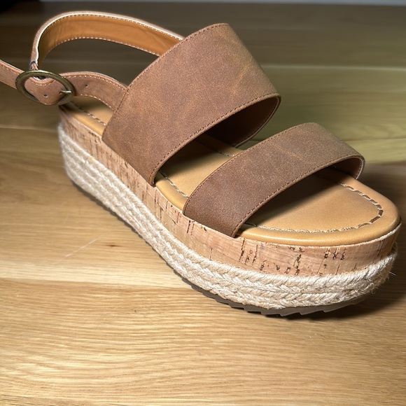 American Eagle brown platforms size 7 - Picture 2 of 4